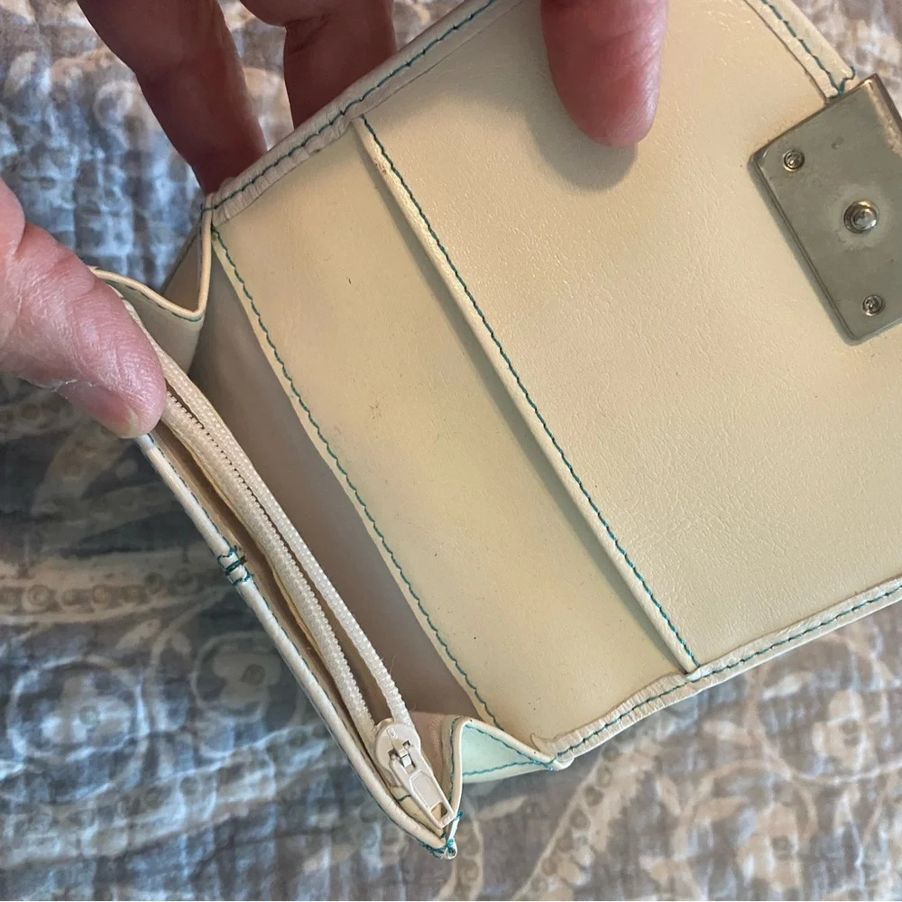 Kenneth Cole wallet midsize new with no tags white - Picture 2 of 6
